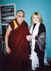 S-ego-sviateishistvom-Dalai-Lamoi-XIV